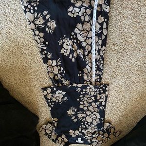 Drapery’s and Damon’s 2 piece cute floral 🌸 dress.